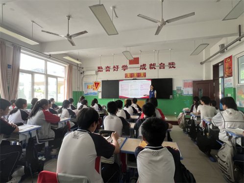 筑牢法治根基 促进民族团结 ——胶州市司法局铺集司法所走进铺集中学开展专题普法宣传