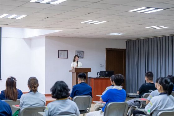 国网胶州市供电公司劳模代表于文洁走进昌新鞋业开展劳模宣讲 传递奋斗力量