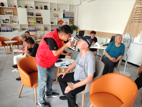 核心价值观我践行｜滨海社区开展“关爱老年人眼睛健康，免费眼科检查进社区”活动