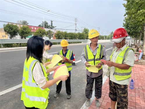普法宣传零距离，强化爱路护路意识 ——青岛市公路中心开展公路普法宣传活动