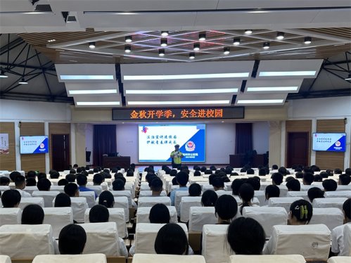胶州公安：全力以“护”，点亮平安开学季