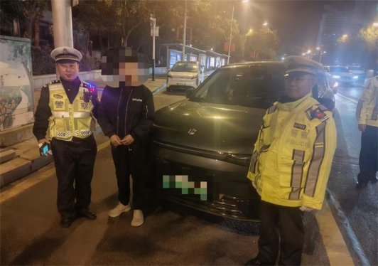 青岛市南公安交管夜查酒驾再发力，一司机醉驾被查获