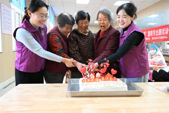 山东即墨:九九重阳节 浓浓敬老情