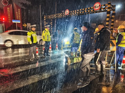 迎战入冬首场雪！交管市北区大队“冬季守护”在一线
