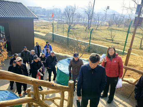 我们的节日·元宵｜市北区湖岛街道瑞滨路社区开展“正月登高启新程，党建引领攀高峰”活动