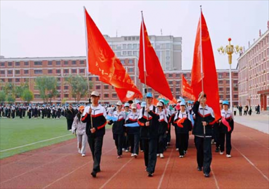 行走砺志铸青春 逐梦扬威启新程——河外附中50华里远足打造沉浸式思政育人新课堂