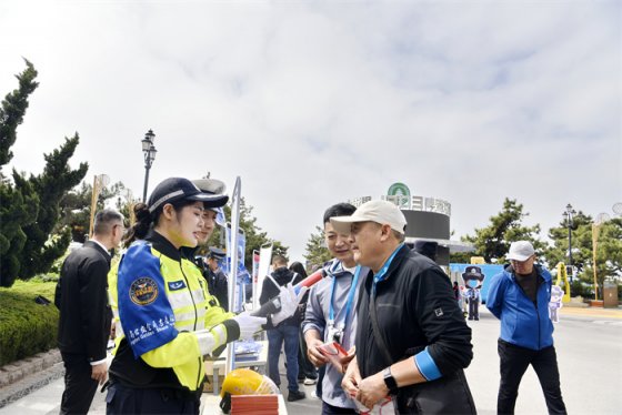 青岛市市南公安开展“5·15”打击和防范经济犯罪宣传日暨政务开放月集中宣传活动
