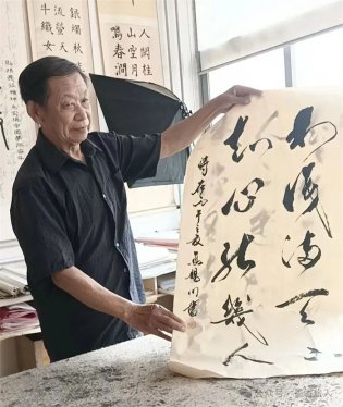 访谈//高赐川：黄岛85岁的书法家高赐川，坚持60余载临池不辍，翰墨飘香海内外！
