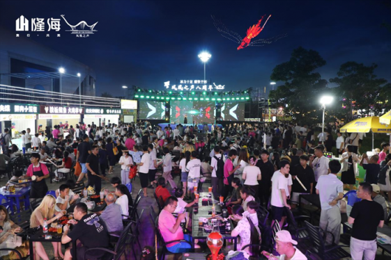 双庆狂欢燃动夏夜！第36届青岛国际啤酒节携手凤凰之声大剧院8周年，打造沉浸式夜游盛宴